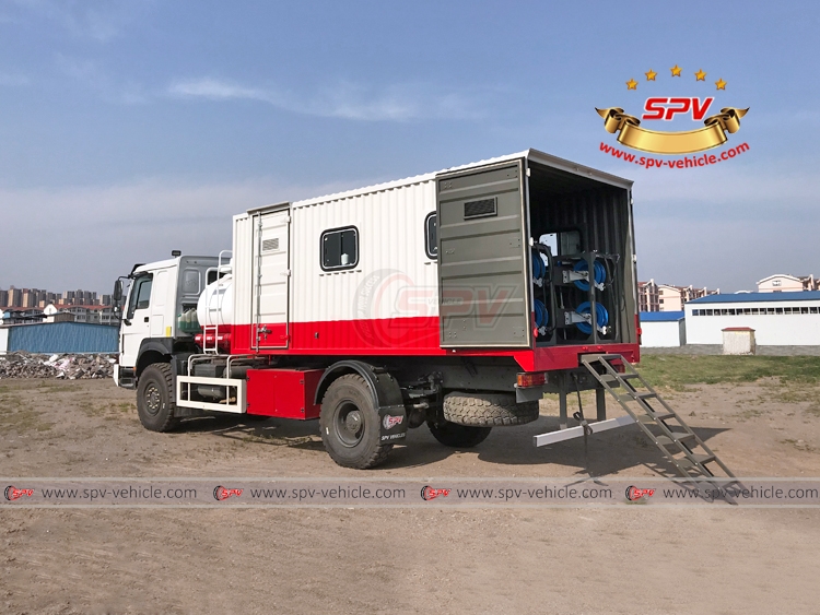 Lubrication Service Truck Sinotruk - LB